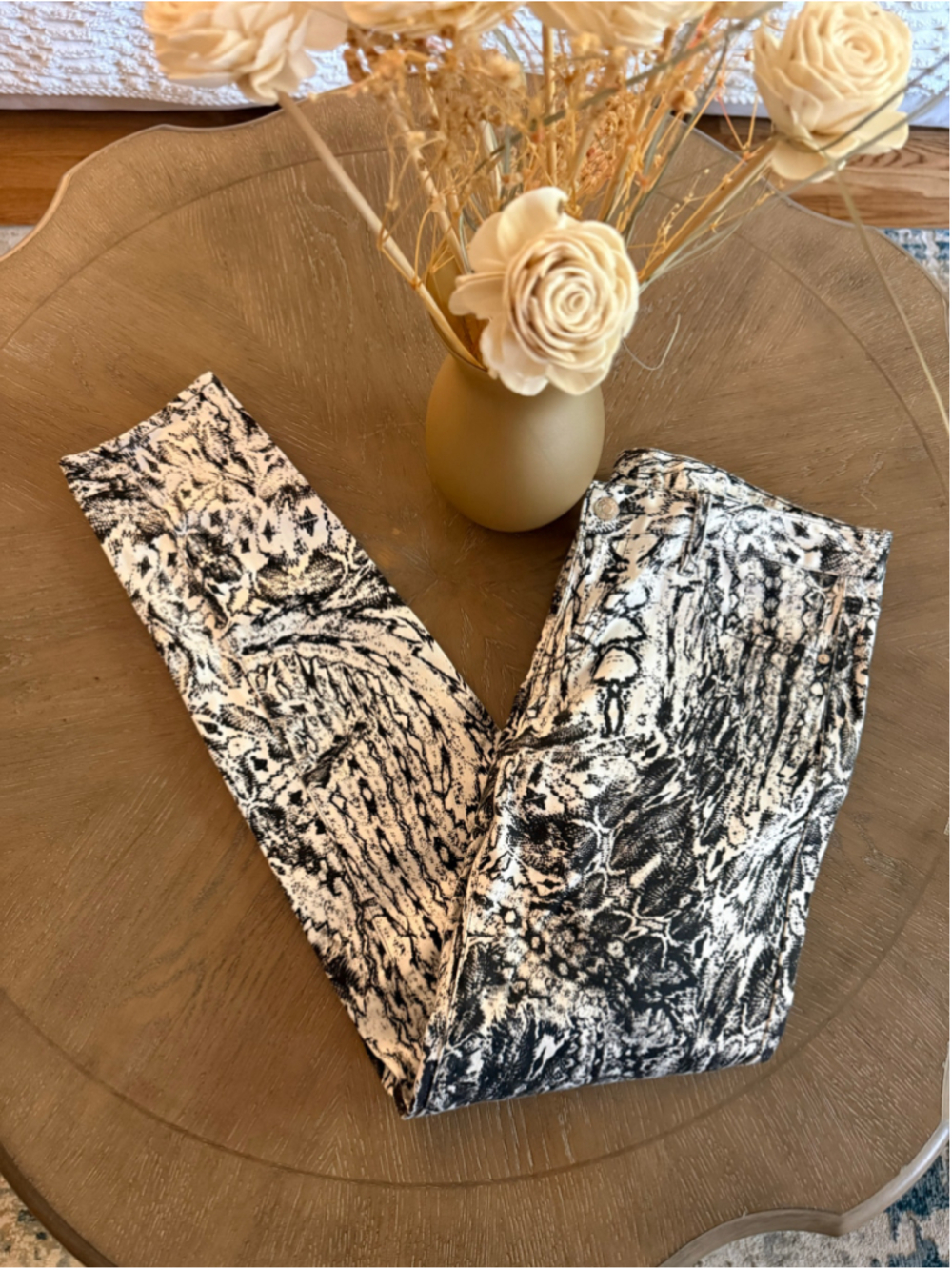 Women's Armani Exchange Skinny Jeans Size 6 Black & White Snake Print